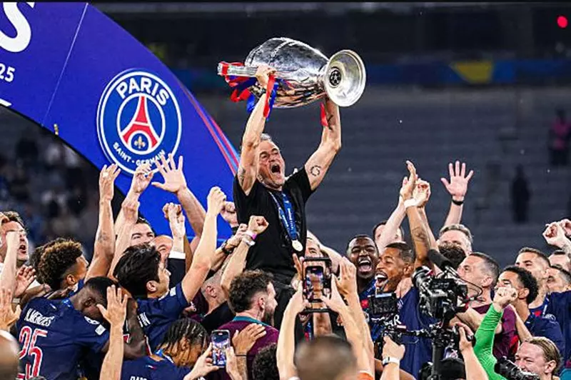 إنريكي: طموحنا هو صنع التاريخ في هذا الموسم