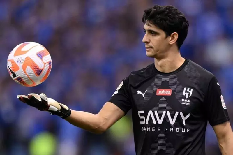 أبو تريكة على رأس قائمة ياسين بونو للاعبين الأفضل