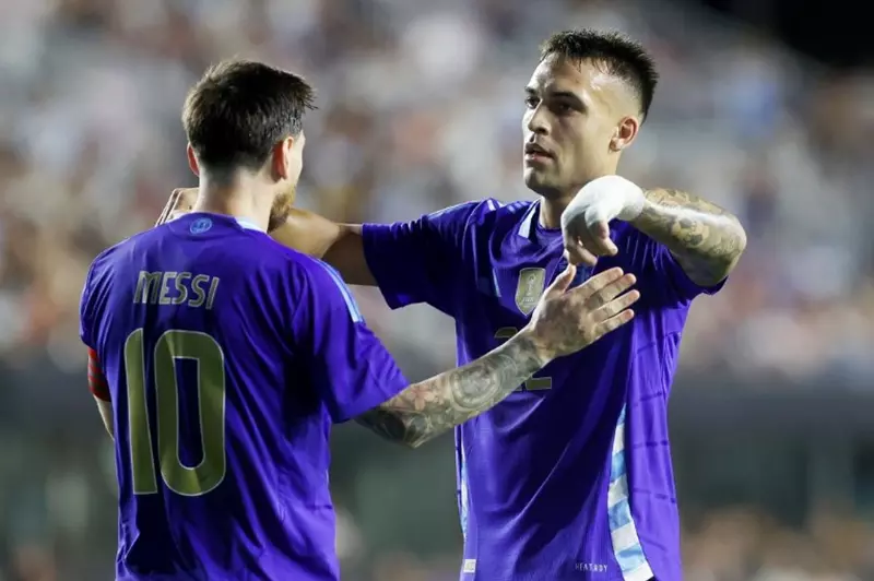 لاوتارو يكتب إنجازًا جديدًا مع منتخب الأرجنتين