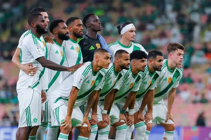 مدافع الأهلي السعودي يسابق الزمن للحاق بديربي جدة